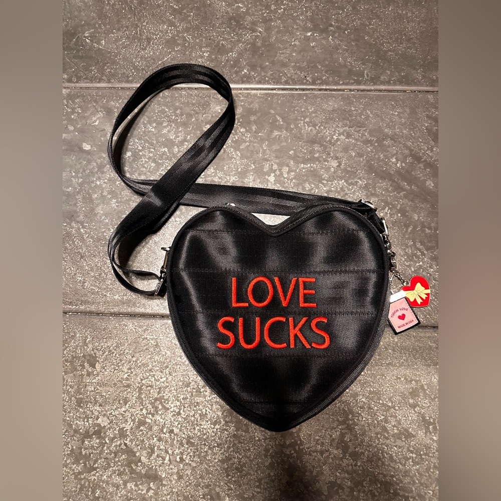 Harvey’s Seatbelt Bag Women’s Sweetheart Convertible Love Sucks Black EUC
